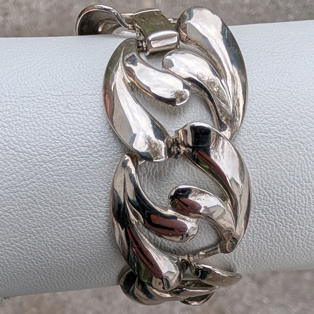 Elegant Silver Tone Shiny Bracelet Scroll Interlocking Vintage Statement EUC